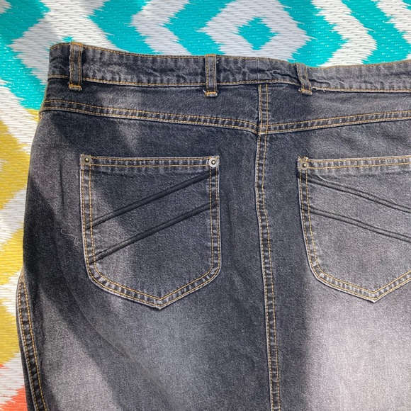 Black Skirt - Picture 6 of 9